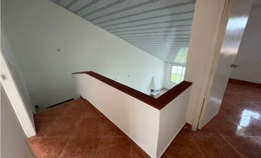 ARRIENDO CASA AMPLIA EN EL SECTOR DE MANDALAY