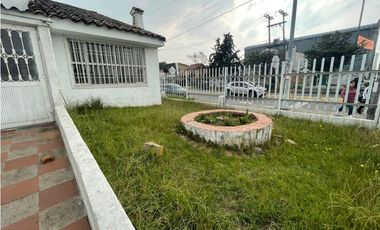 ARRIENDO CASA AMPLIA EN EL SECTOR DE MANDALAY