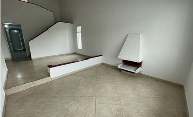 ARRIENDO CASA AMPLIA EN EL SECTOR DE MANDALAY