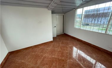 ARRIENDO CASA AMPLIA EN EL SECTOR DE MANDALAY