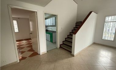 ARRIENDO CASA AMPLIA EN EL SECTOR DE MANDALAY