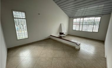 ARRIENDO CASA AMPLIA EN EL SECTOR DE MANDALAY