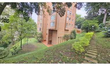 Venta apartamento en El Poblado, con terraza y para reformar