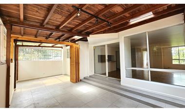 Venta apartamento en El Poblado, con terraza y para reformar