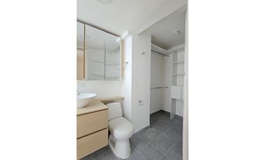 Venta apartamento en El Poblado, con terraza y para reformar