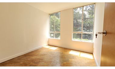 Venta apartamento en El Poblado, con terraza y para reformar