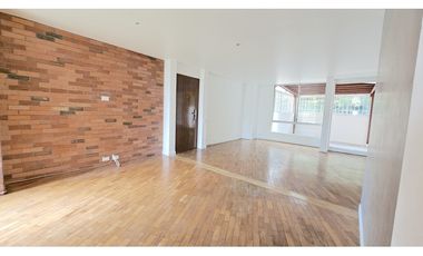 Venta apartamento en El Poblado, con terraza y para reformar