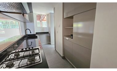 Venta apartamento en El Poblado, con terraza y para reformar