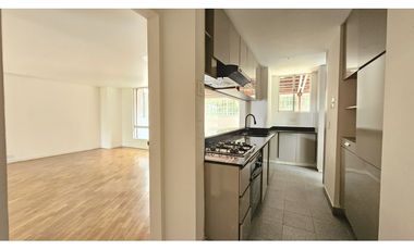 Venta apartamento en El Poblado, con terraza y para reformar