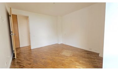 Venta apartamento en El Poblado, con terraza y para reformar