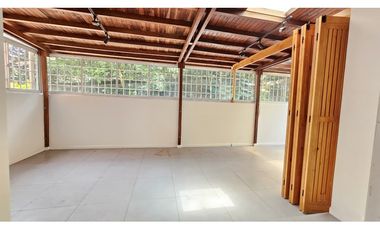 Venta apartamento en El Poblado, con terraza y para reformar