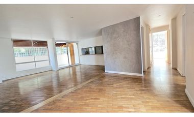 Venta apartamento en El Poblado, con terraza y para reformar