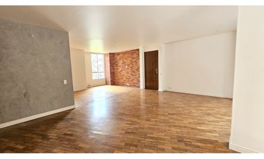 Venta apartamento en El Poblado, con terraza y para reformar