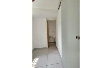 Venta apartamento en El Poblado, con terraza y para reformar
