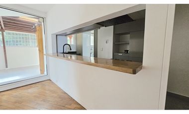 Venta apartamento en El Poblado, con terraza y para reformar