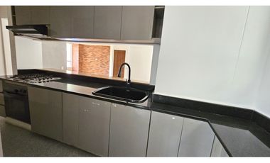 Venta apartamento en El Poblado, con terraza y para reformar