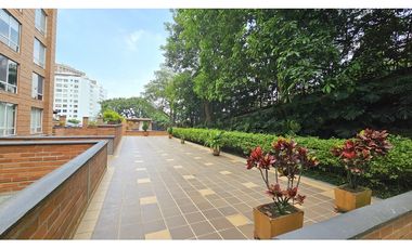 Venta apartamento en El Poblado, con terraza y para reformar