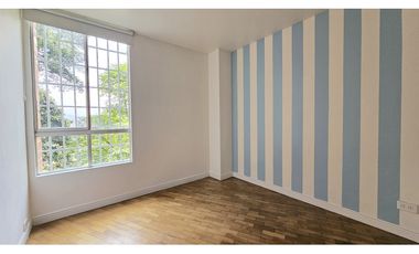 Venta apartamento en El Poblado, con terraza y para reformar