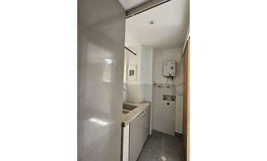 Venta apartamento en El Poblado, con terraza y para reformar