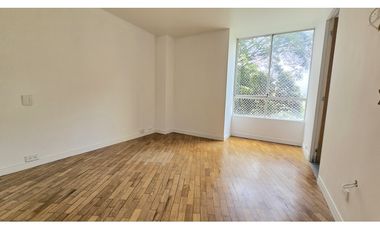 Venta apartamento en El Poblado, con terraza y para reformar