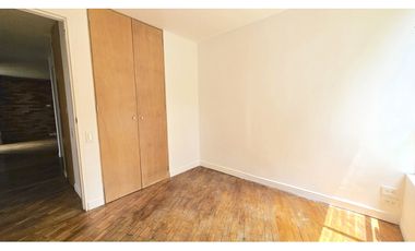 Venta apartamento en El Poblado, con terraza y para reformar