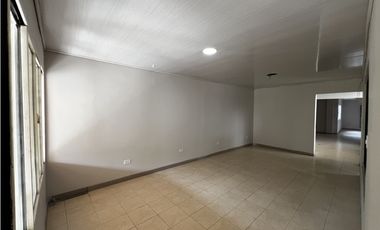 APARTAMENTO TERCER PISO EN ARRENDAMIENTO BARRIO EL RECUERDO