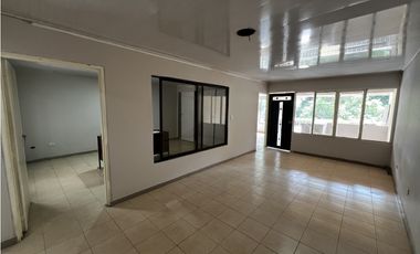 APARTAMENTO TERCER PISO EN ARRENDAMIENTO BARRIO EL RECUERDO