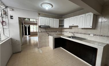 APARTAMENTO TERCER PISO EN ARRENDAMIENTO BARRIO EL RECUERDO