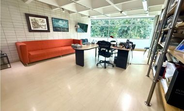 Exclusiva Oficina para Venta o Arriendo amoblada en Astorga