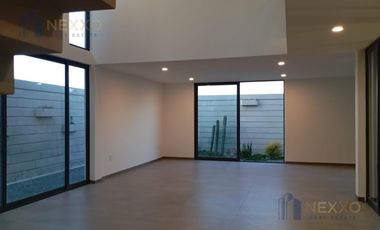 Casa en VENTA en Querétaro ¡Fraccionamiento Mallorca Residencial, Privada con alberca!