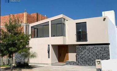 Casa en VENTA en Querétaro ¡Fraccionamiento Mallorca Residencial, Privada con alberca!