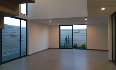 Casa en VENTA en Querétaro ¡Fraccionamiento Mallorca Residencial, Privada con alberca!