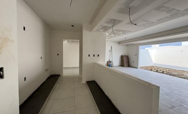 CASA EN FRENNTE A PARQUE PREVENTA EN LOMAS DEL DORADO