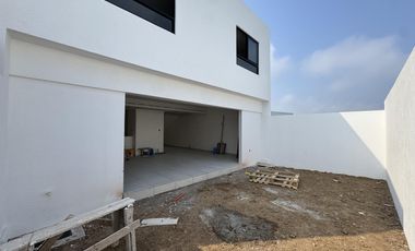 CASA EN FRENNTE A PARQUE PREVENTA EN LOMAS DEL DORADO