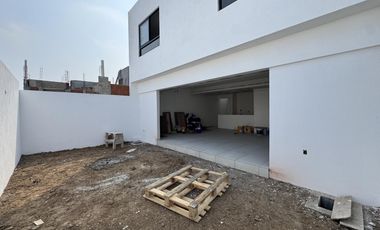 CASA EN FRENNTE A PARQUE PREVENTA EN LOMAS DEL DORADO