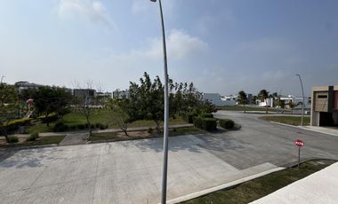 CASA EN FRENNTE A PARQUE PREVENTA EN LOMAS DEL DORADO