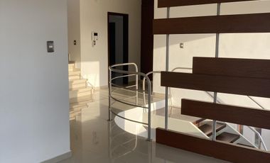 CASA CON ALBERCA EN RENTA EN PUNTA TIBURON