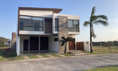 CASA CON ALBERCA EN RENTA EN PUNTA TIBURON