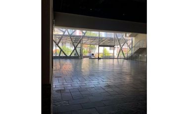 Se Alquila | Edificio Comercial - Local | Calle Uruguay