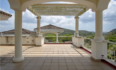 Remate de apartamento tipo townhouses Cocolí, Tucan Country Club