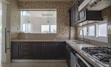 Remate de apartamento tipo townhouses Cocolí, Tucan Country Club