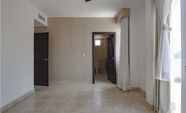 Remate de apartamento tipo townhouses Cocolí, Tucan Country Club