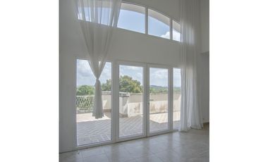 Remate de apartamento tipo townhouses Cocolí, Tucan Country Club