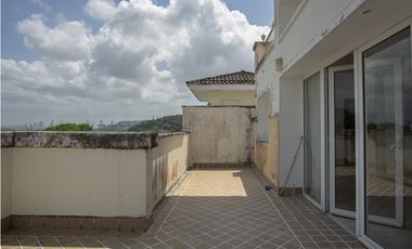 Remate de apartamento tipo townhouses Cocolí, Tucan Country Club