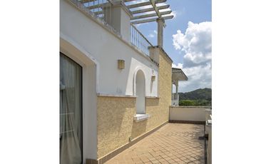 Remate de apartamento tipo townhouses Cocolí, Tucan Country Club