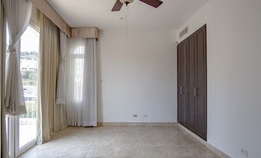 Remate de apartamento tipo townhouses Cocolí, Tucan Country Club