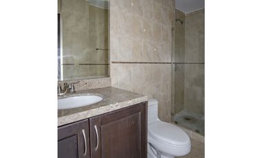 Remate de apartamento tipo townhouses Cocolí, Tucan Country Club