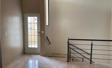 CASA EN LAS CUMBRES / PH VISTAS DEL LAGO / 340M / 2 NIVELES