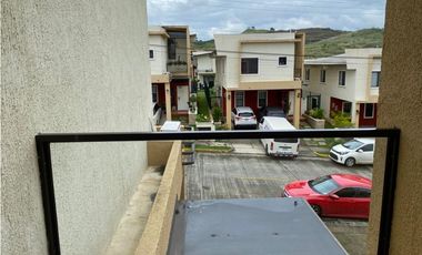 CASA EN LAS CUMBRES / PH VISTAS DEL LAGO / 340M / 2 NIVELES