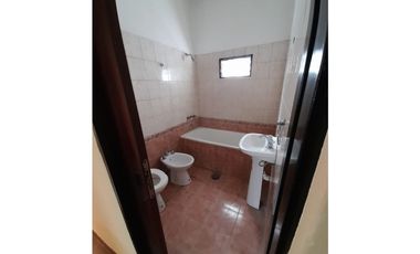 PROXIMO INGRESO. CASA AMERICANA EN PH. EN ALQUILER. ITUZAINGO NORTE.